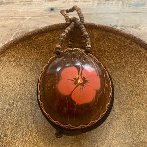NWOT Coconut Shell Purse Hawaii Zipper Pocket
